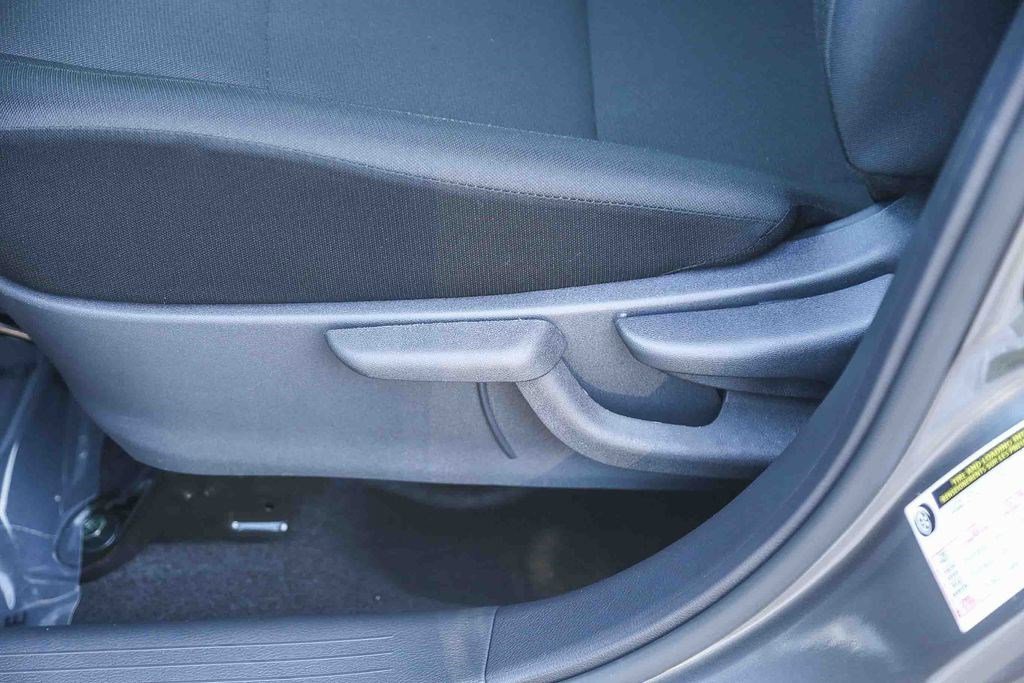 Used 2025 Nissan Kicks Play S image 21