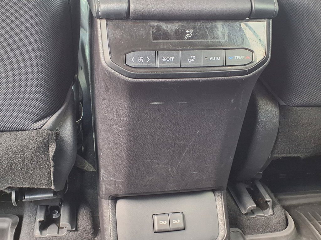 Used 2022 Toyota Highlander LE FWD image 16