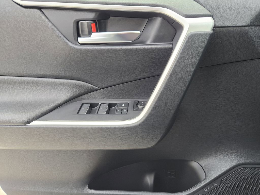 Used 2025 Toyota RAV4 XLE Premium image 25