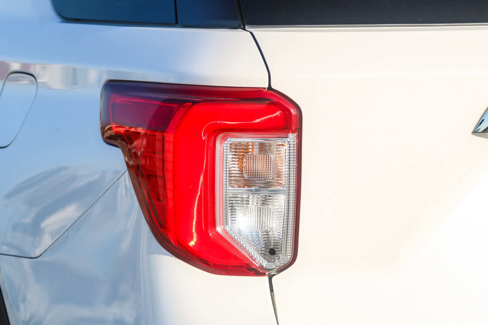 Used 2020 Ford Explorer Limited w/ Class III Trailer Tow Package image 8