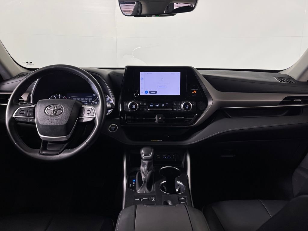 Used 2024 Toyota Highlander XLE AWD/4WD image 14