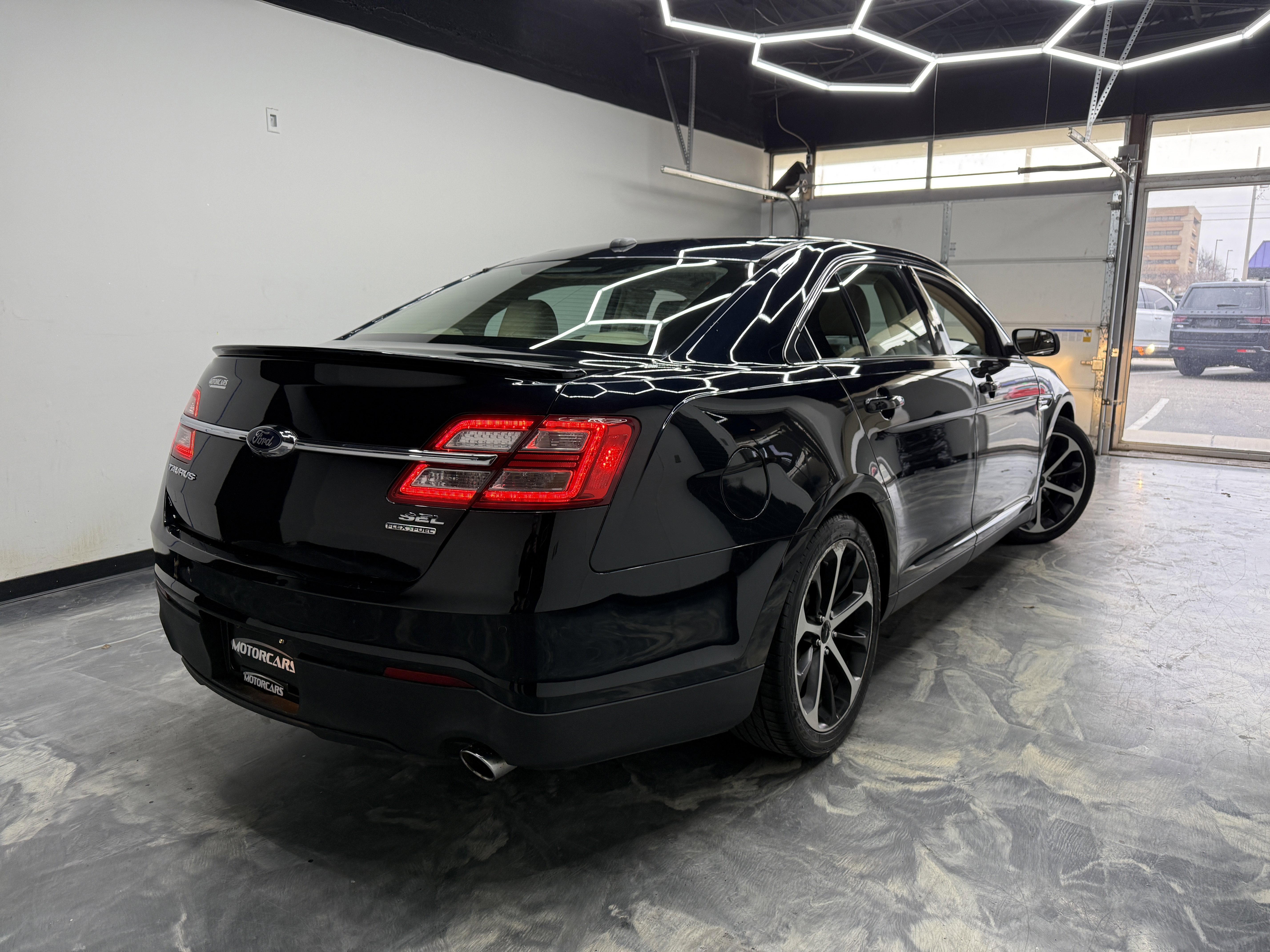 Used 2015 Ford Taurus SEL w/ Equipment Group 201A image 5