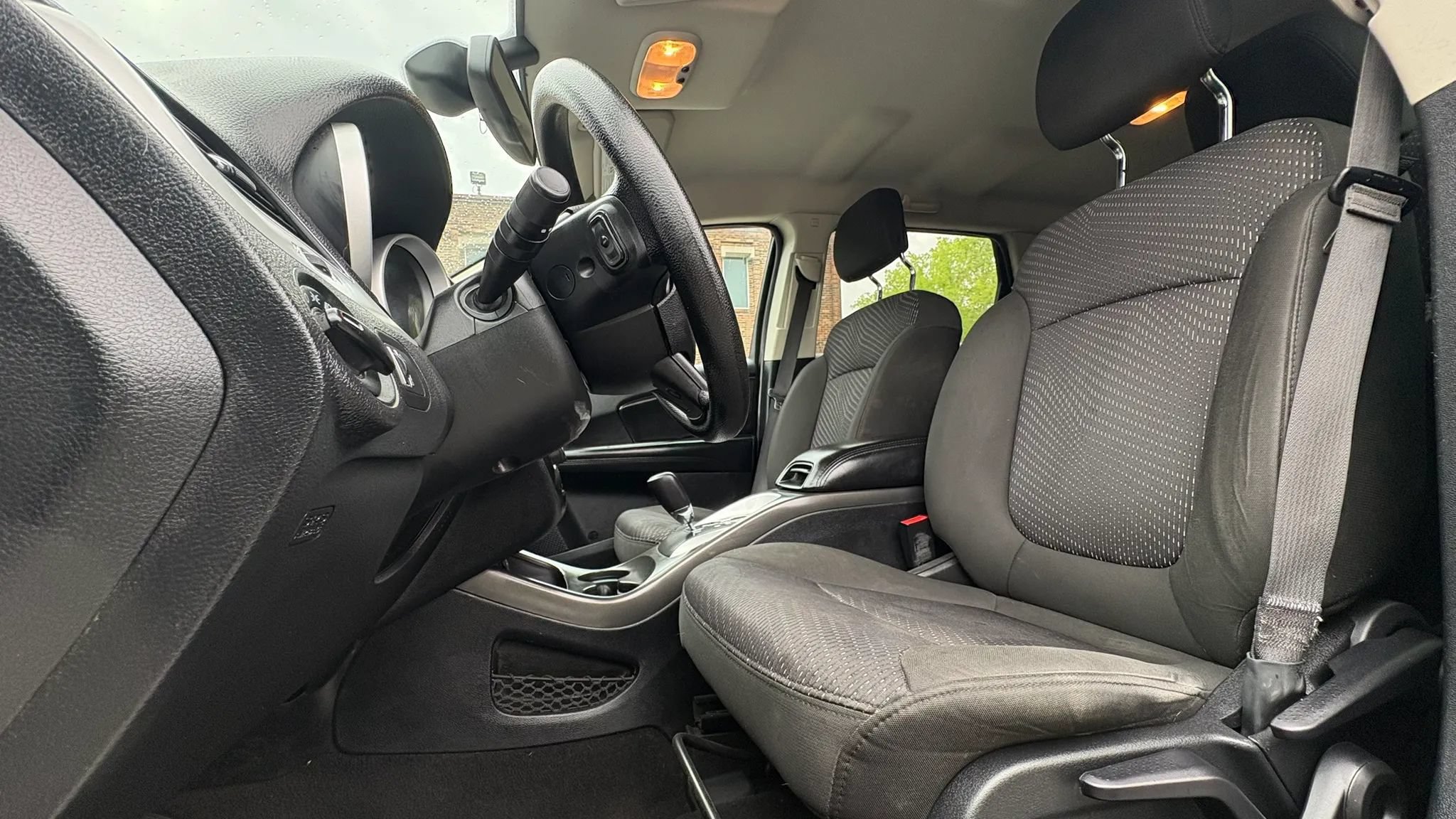 Used 2020 Dodge Journey SE FWD image 2
