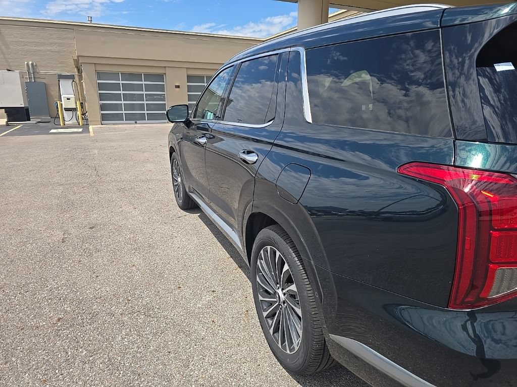Used 2025 Hyundai Palisade Calligraphy FWD image 3