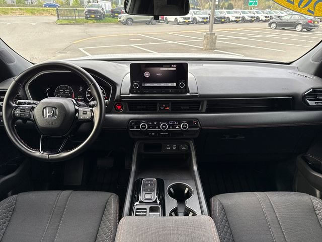 Used 2025 Honda Pilot Sport image 15