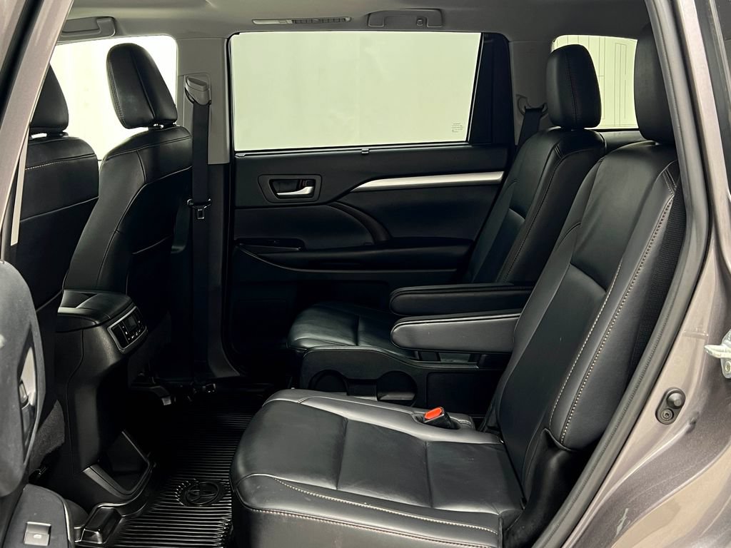 Used 2019 Toyota Highlander XLE AWD/4WD image 31