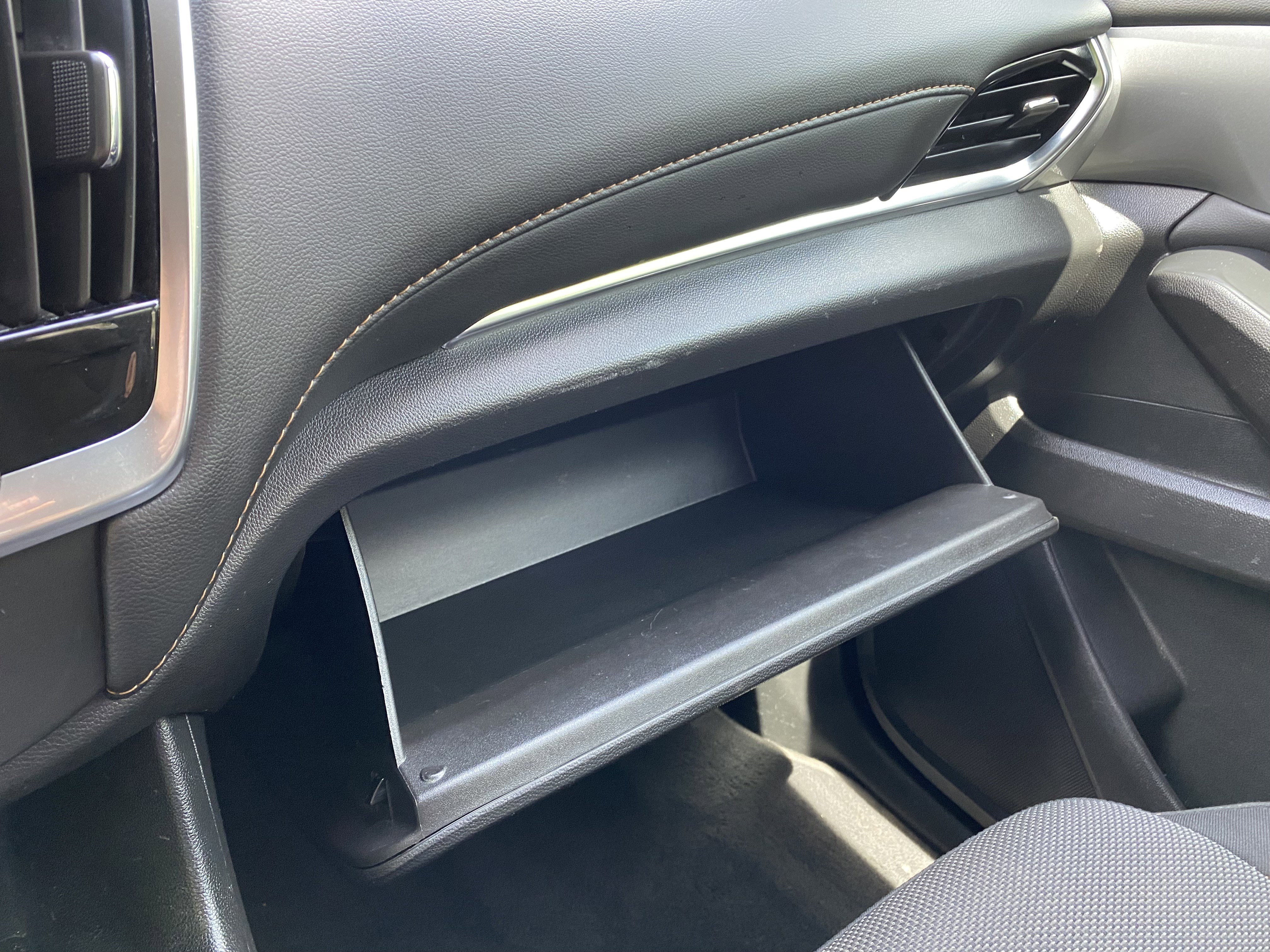 Used 2021 Chevrolet Traverse LS FWD image 30