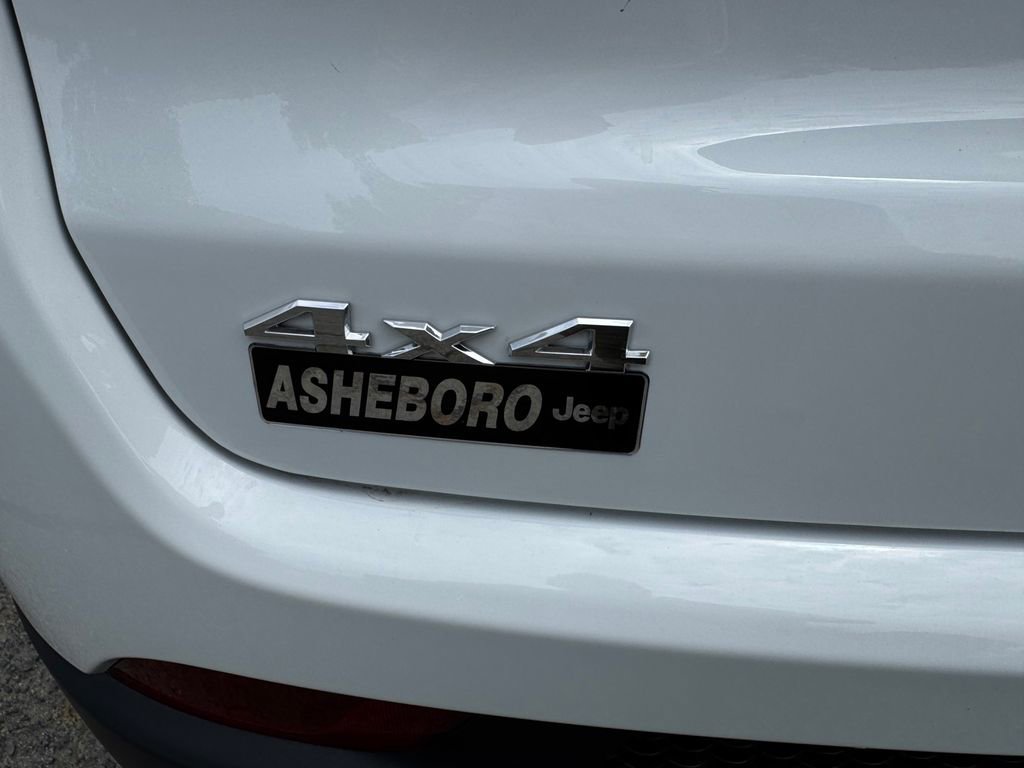 New 2025 Jeep Compass Sport image 9