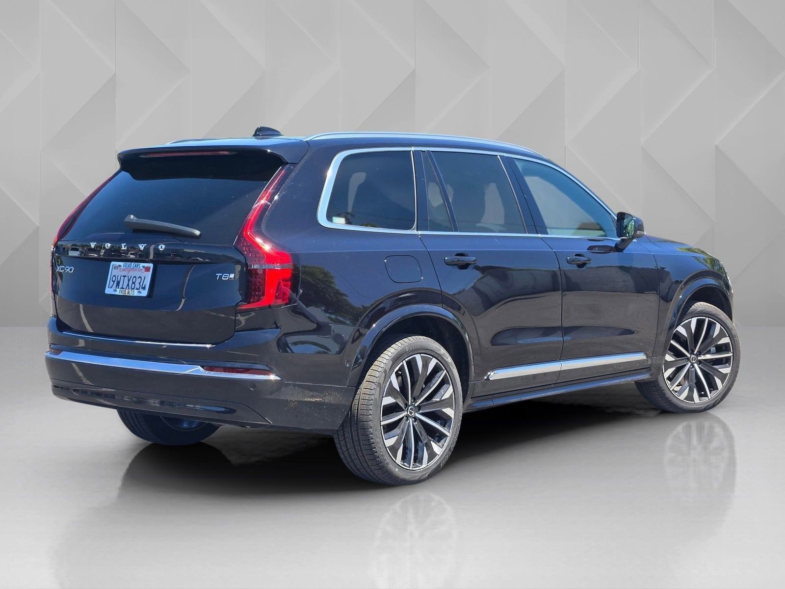 Used 2026 Volvo XC90 T8 Plus w/ Protection Package Premier AWD/4WD image 7