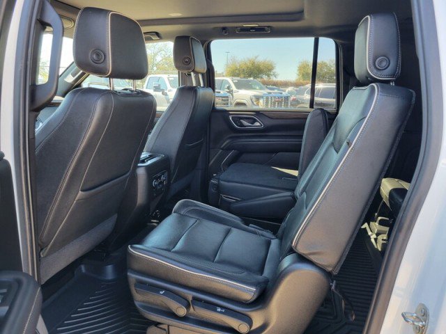 Used 2021 Chevrolet Suburban Premier w/ Premium Package image 32