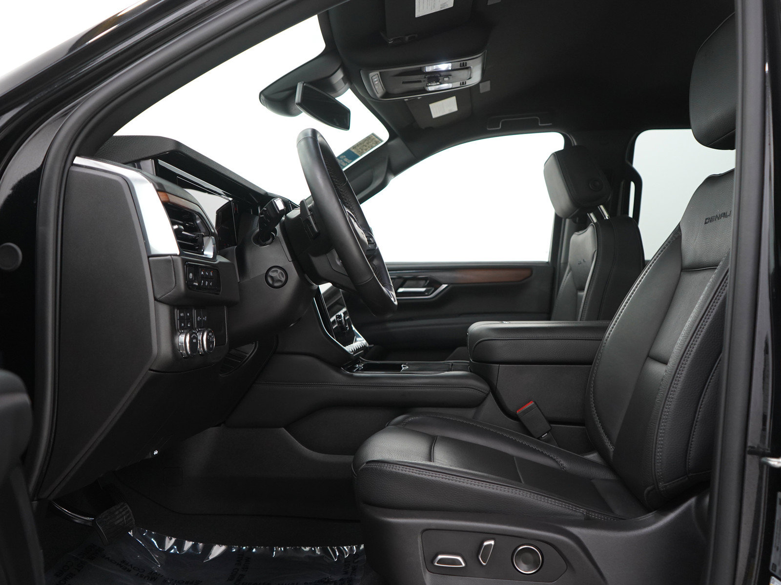 Used 2025 GMC Yukon XL Denali AWD/4WD image 24