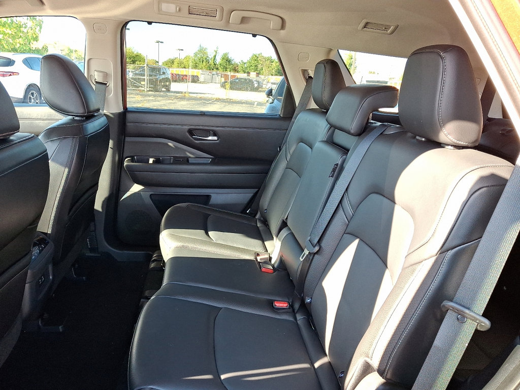 Used 2023 Nissan Pathfinder SL image 20