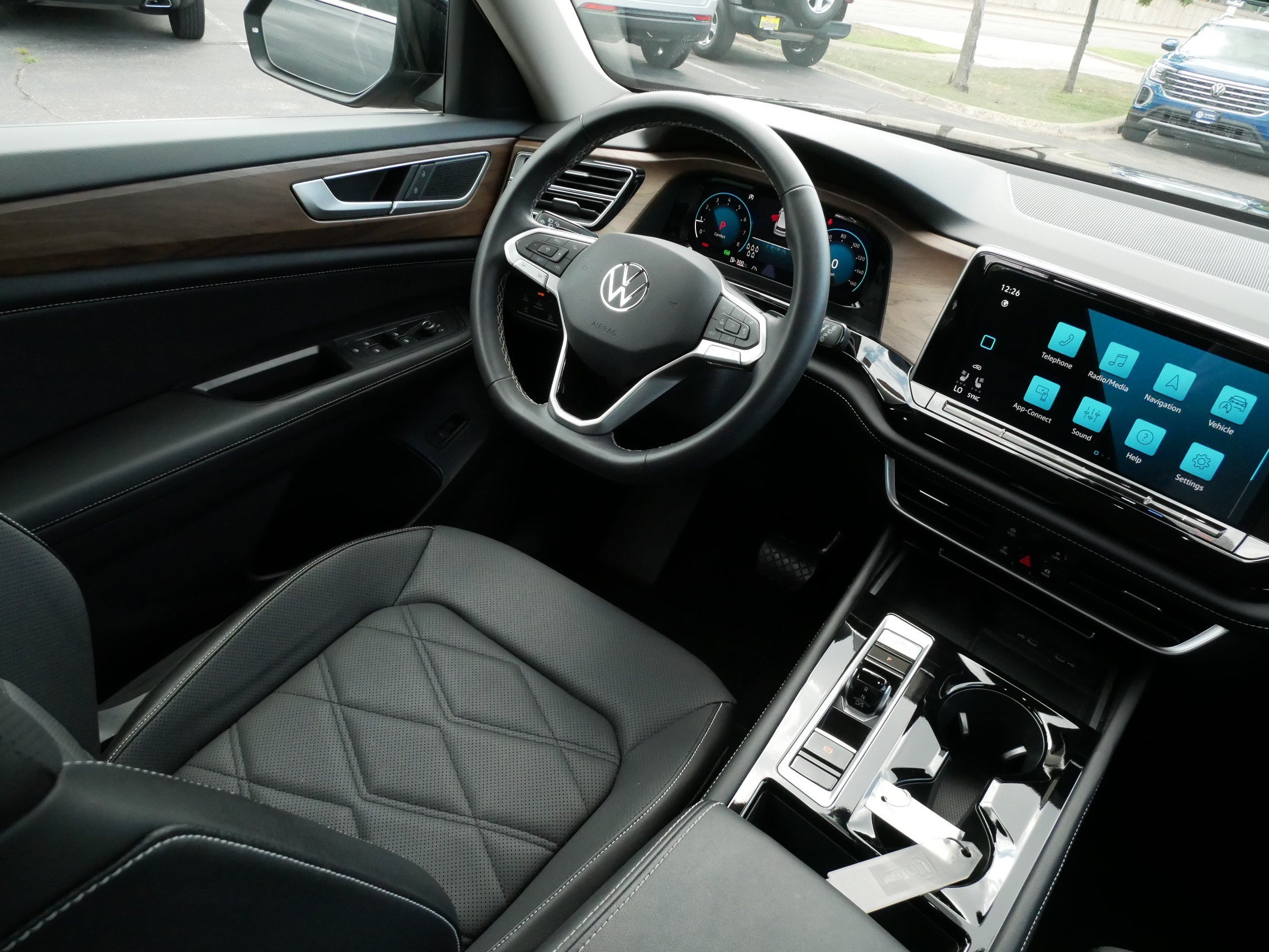 Certified 2024 Volkswagen Atlas SE w/ Panoramic Sunroof Package AWD/4WD image 9