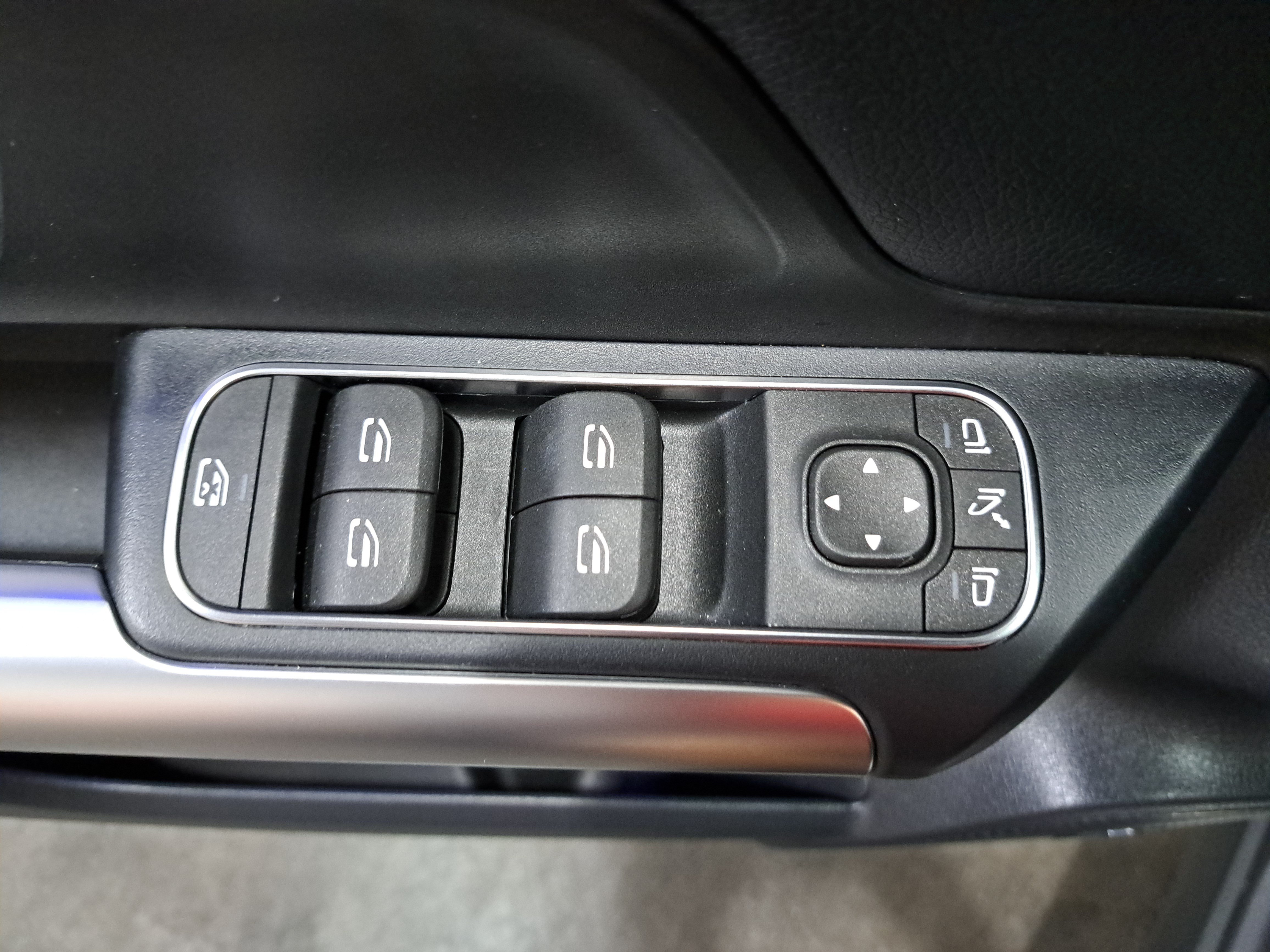 Certified 2025 Mercedes-Benz GLA 35 AMG 4MATIC image 30
