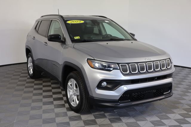 Used 2022 Jeep Compass Latitude w/ Convenience Group AWD/4WD image 1