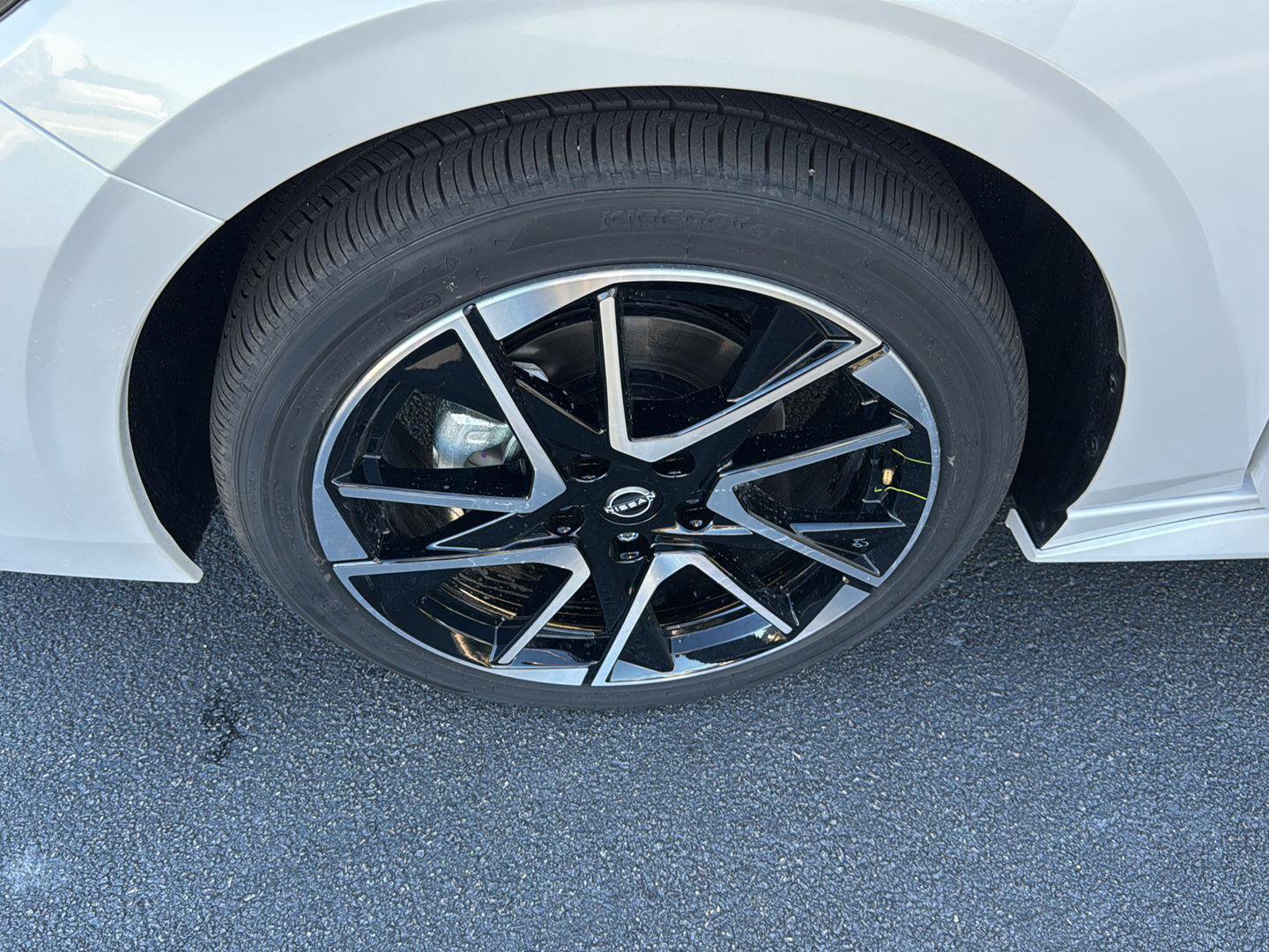 New 2025 Nissan Sentra SR w/ SR Premium Package image 32