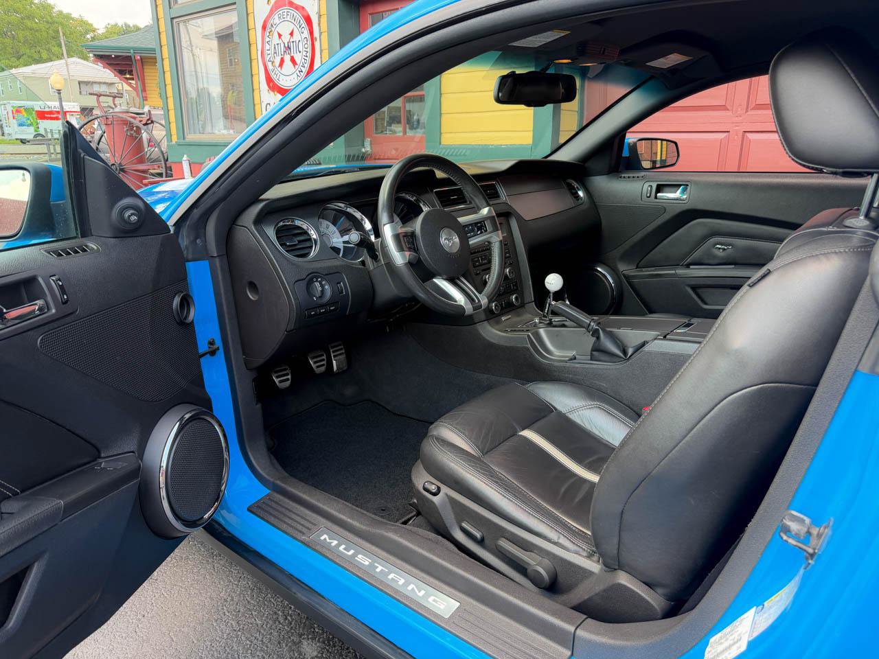 Used 2010 Ford Mustang GT Premium RWD image 16