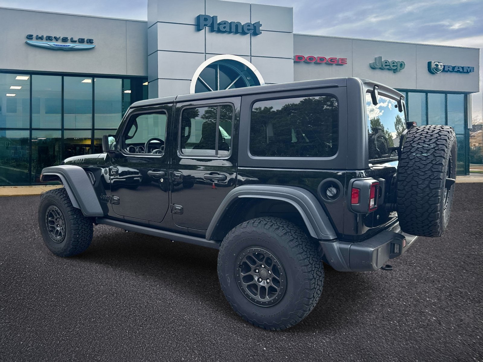 Used 2023 Jeep Wrangler Unlimited Sport w/ Xtreme 35 Tire Package AWD/4WD image 3