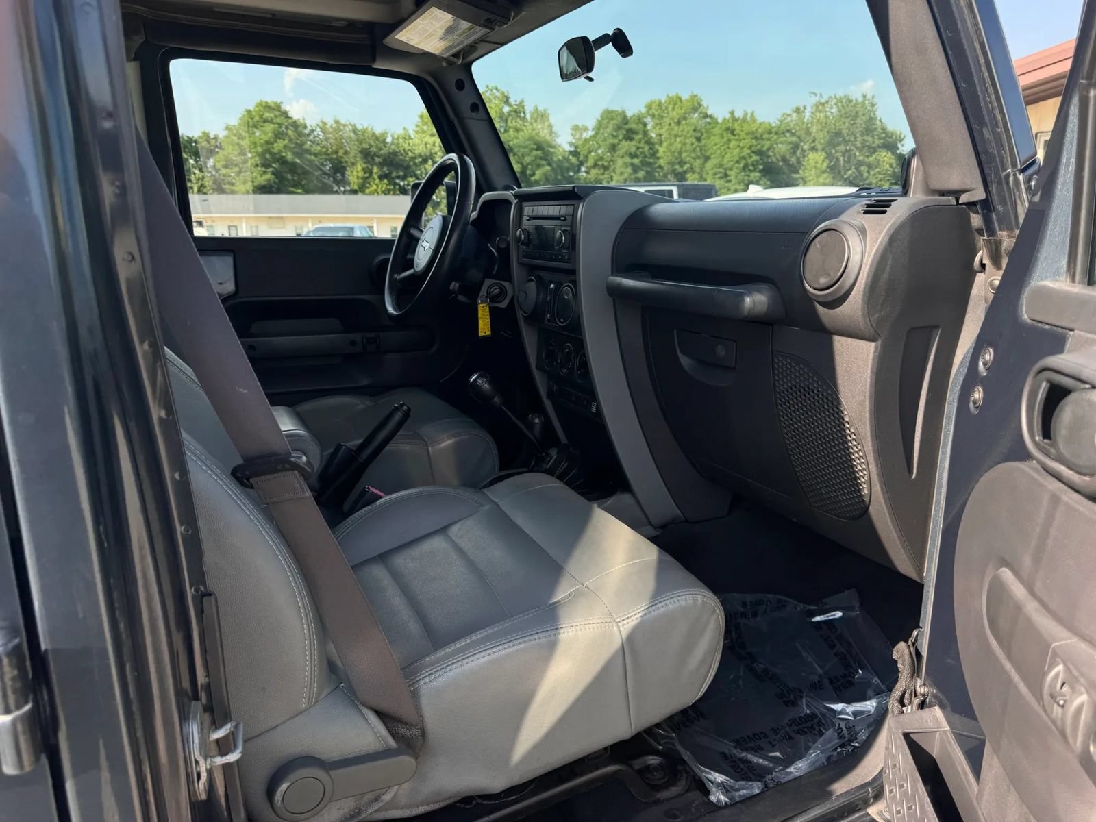 Used 2007 Jeep Wrangler Unlimited Sahara w/ Dual Top Group AWD/4WD image 20