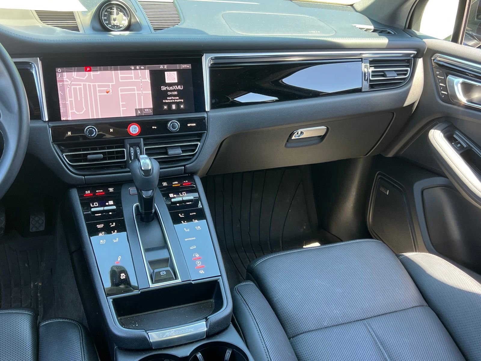 Certified 2022 Porsche Macan S AWD/4WD image 24