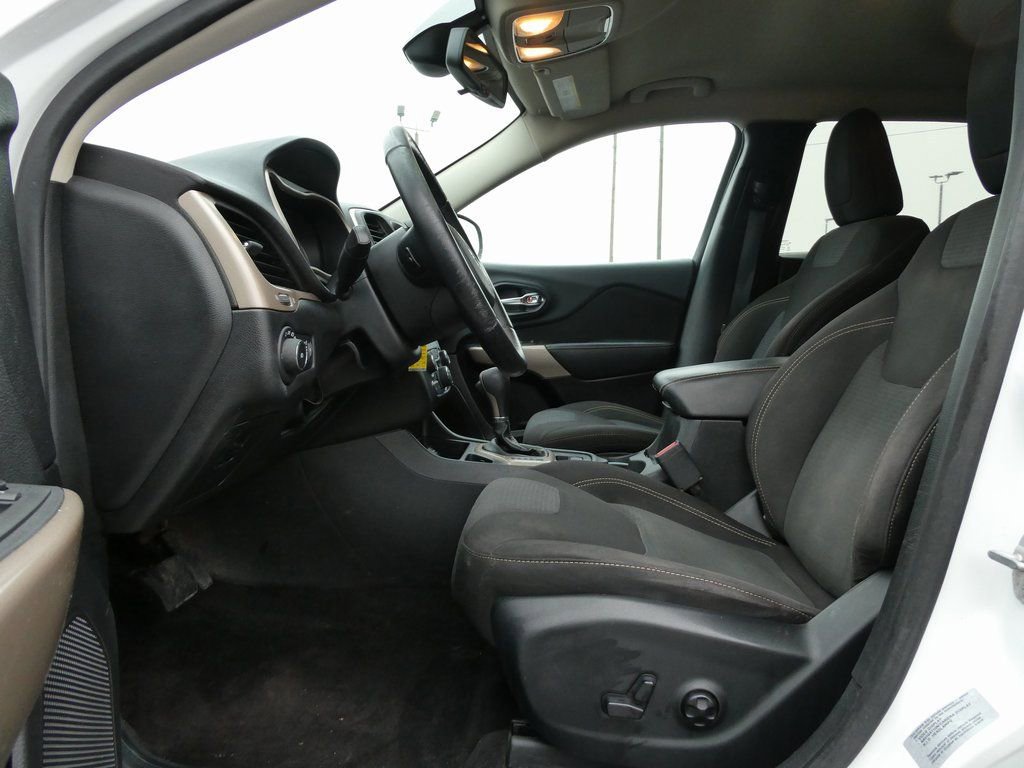 Used 2017 Jeep Cherokee Latitude w/ Safety/Convenience Group image 17