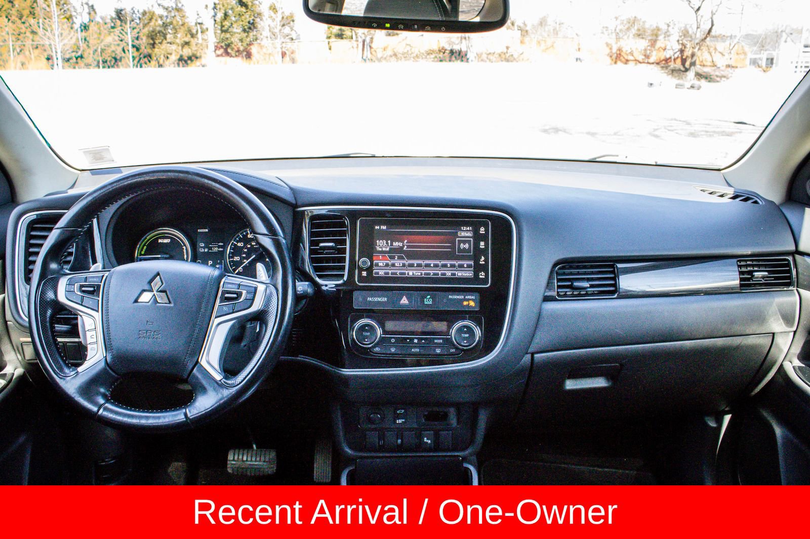 Used 2018 Mitsubishi Outlander 4WD Plug-In Hybrid image 13