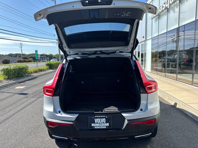 Used 2020 Volvo XC40 T5 R-Design w/ Protection Package AWD/4WD image 11