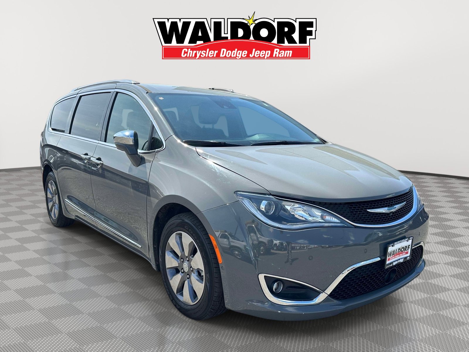 Used 2020 Chrysler Pacifica Limited FWD image 1