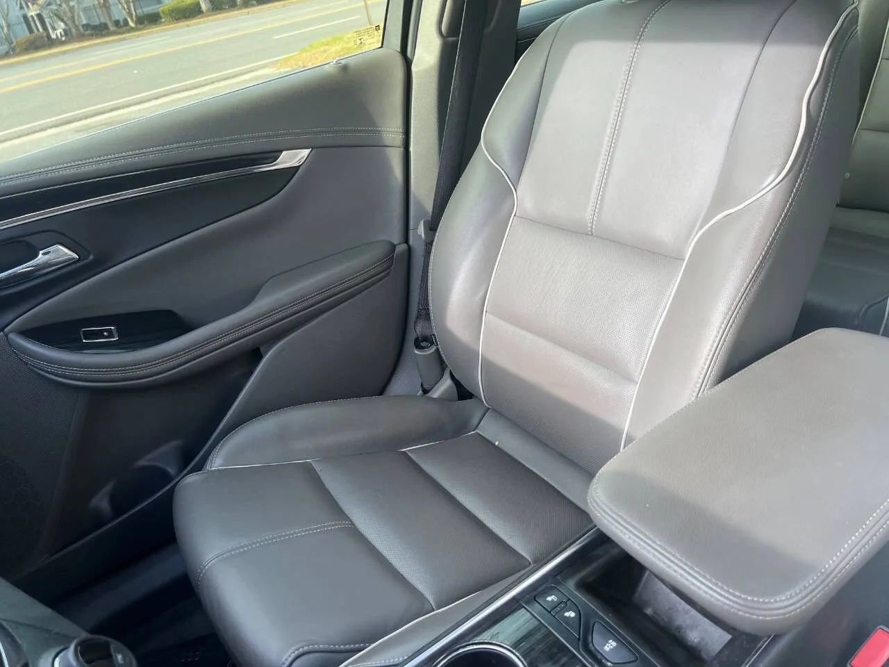 Used 2018 Chevrolet Impala Premier FWD image 17
