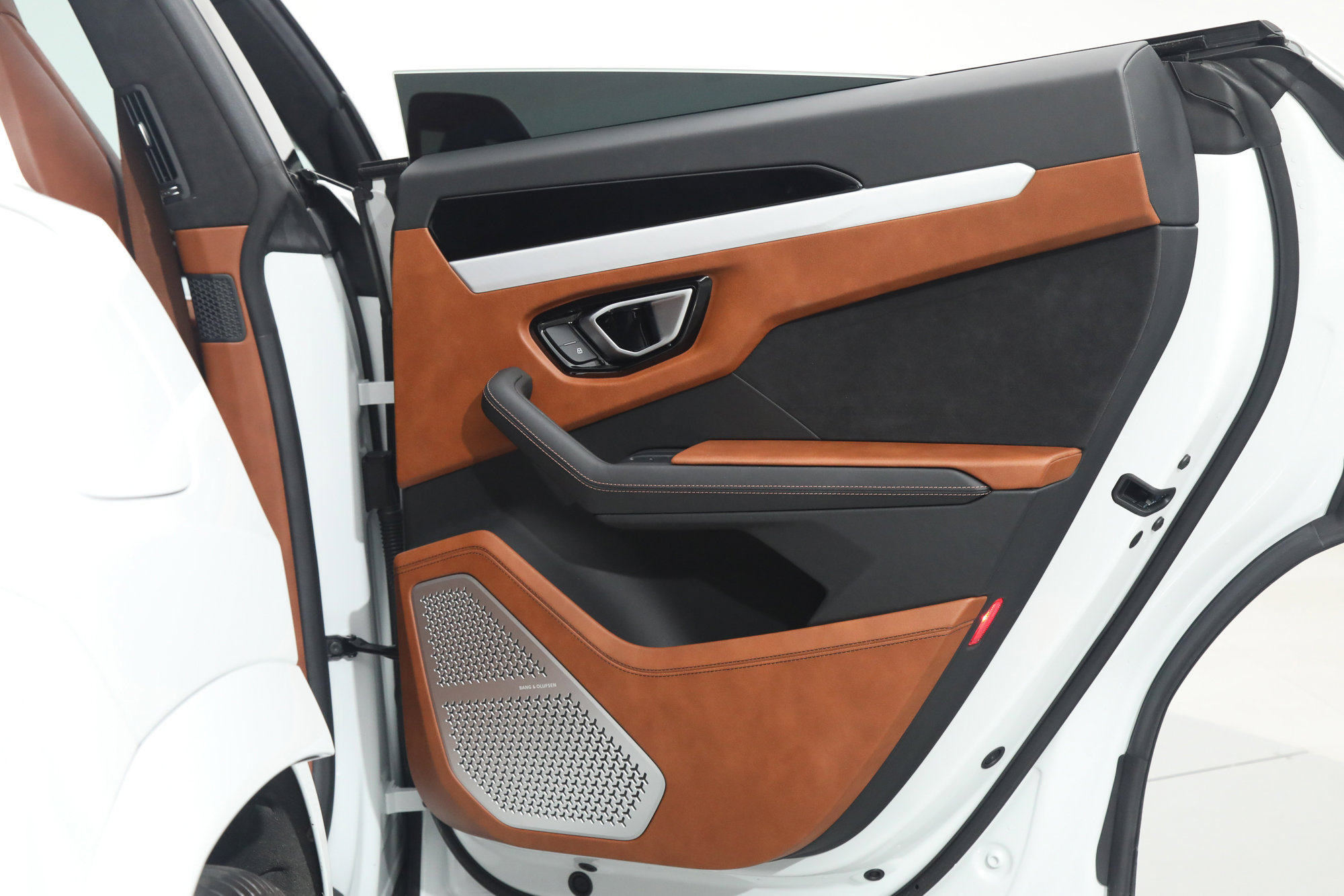 Used 2020 Lamborghini Urus AWD/4WD image 13