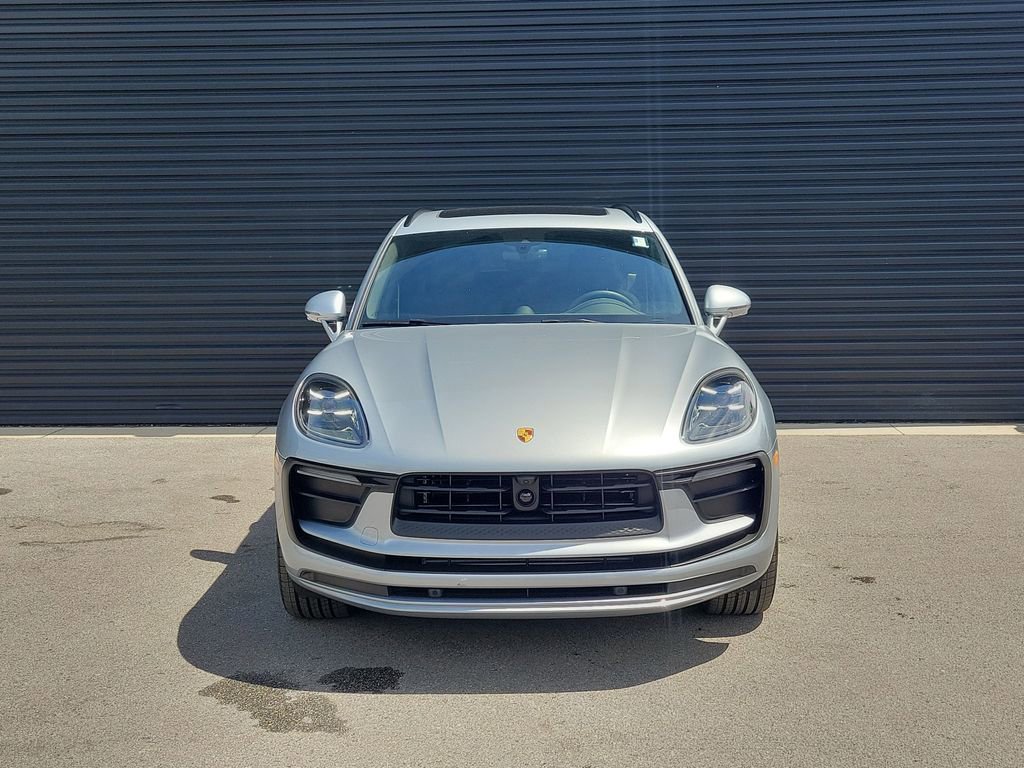 Certified 2025 Porsche Macan image 10