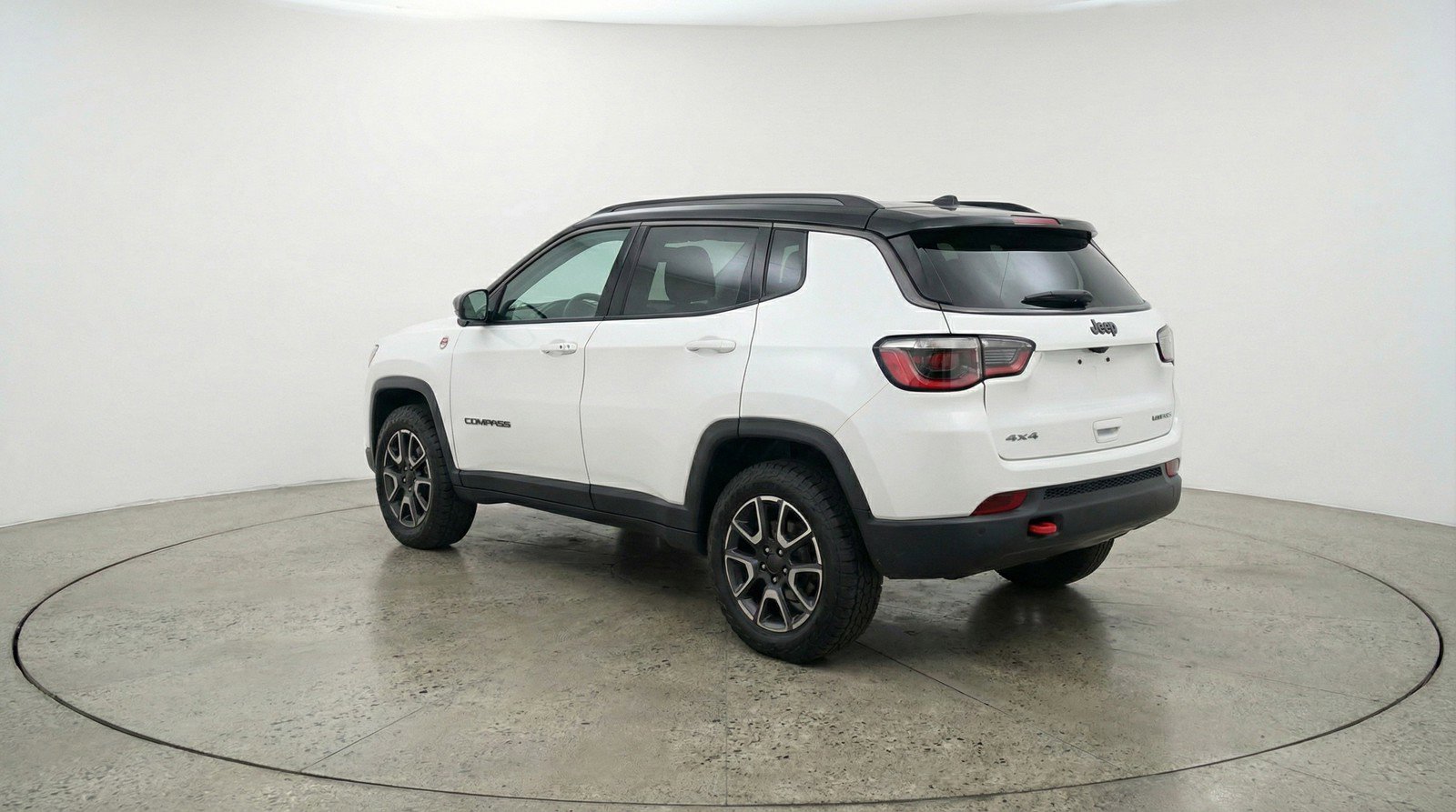Used 2025 Jeep Compass Trailhawk AWD/4WD image 6