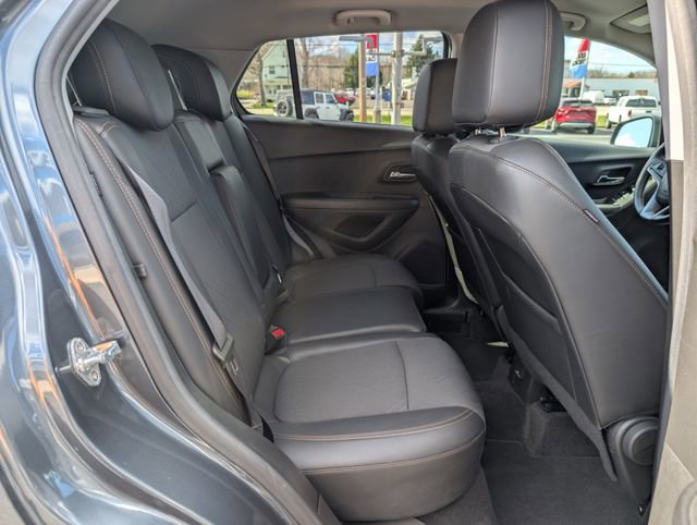 Used 2022 Chevrolet Trax LT w/ LT Convenience Package image 17