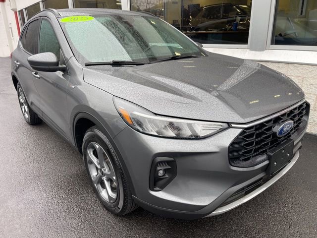 Used 2025 Ford Escape ST-Line Select AWD/4WD image 2