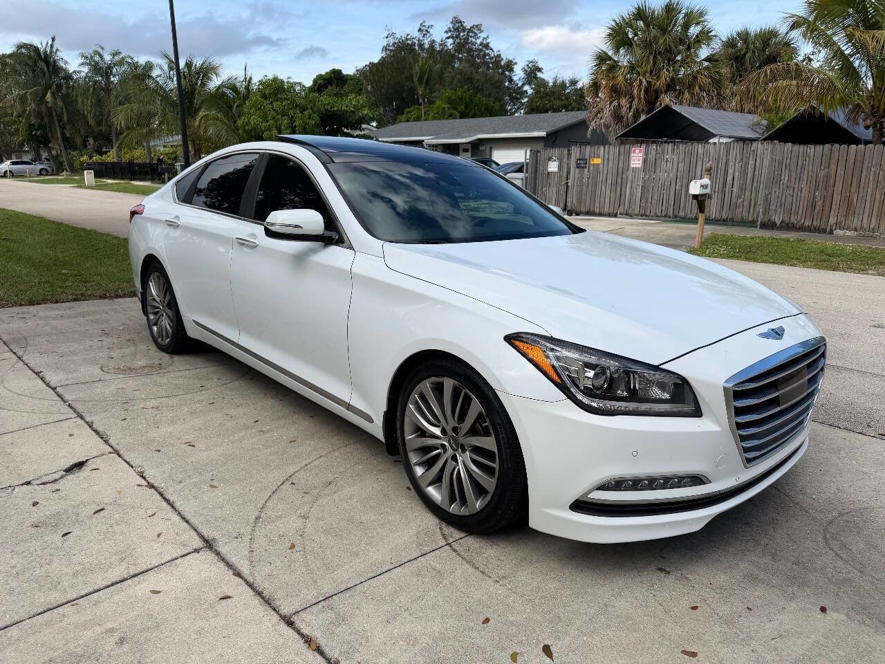 Used 2015 Hyundai Genesis 5.0 image 3