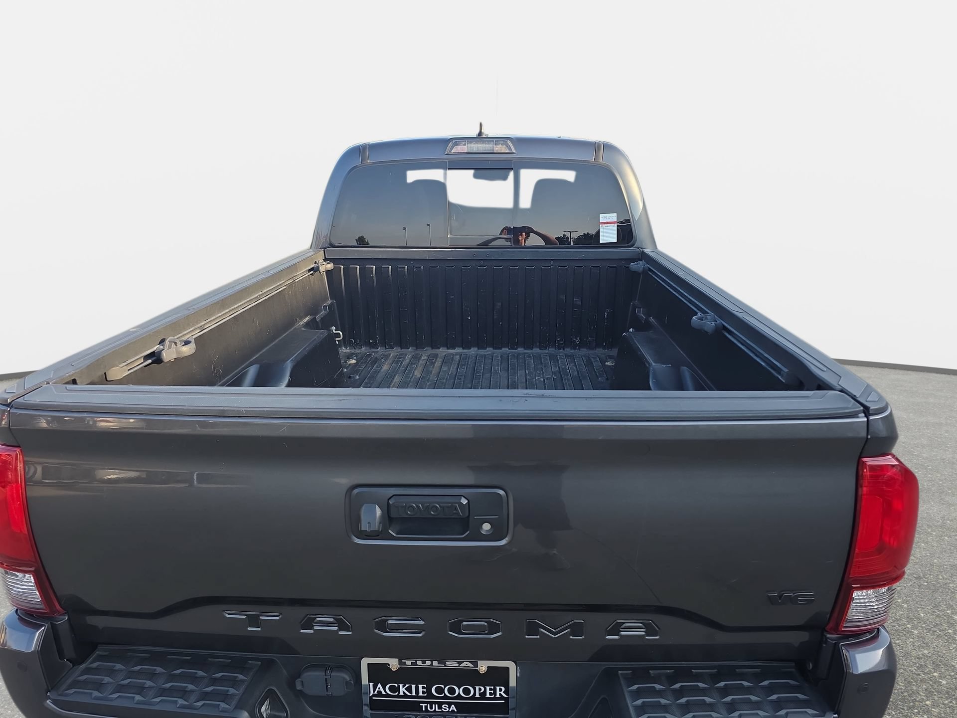 Used 2019 Toyota Tacoma TRD Off-Road w/ Technology Package AWD/4WD image 12