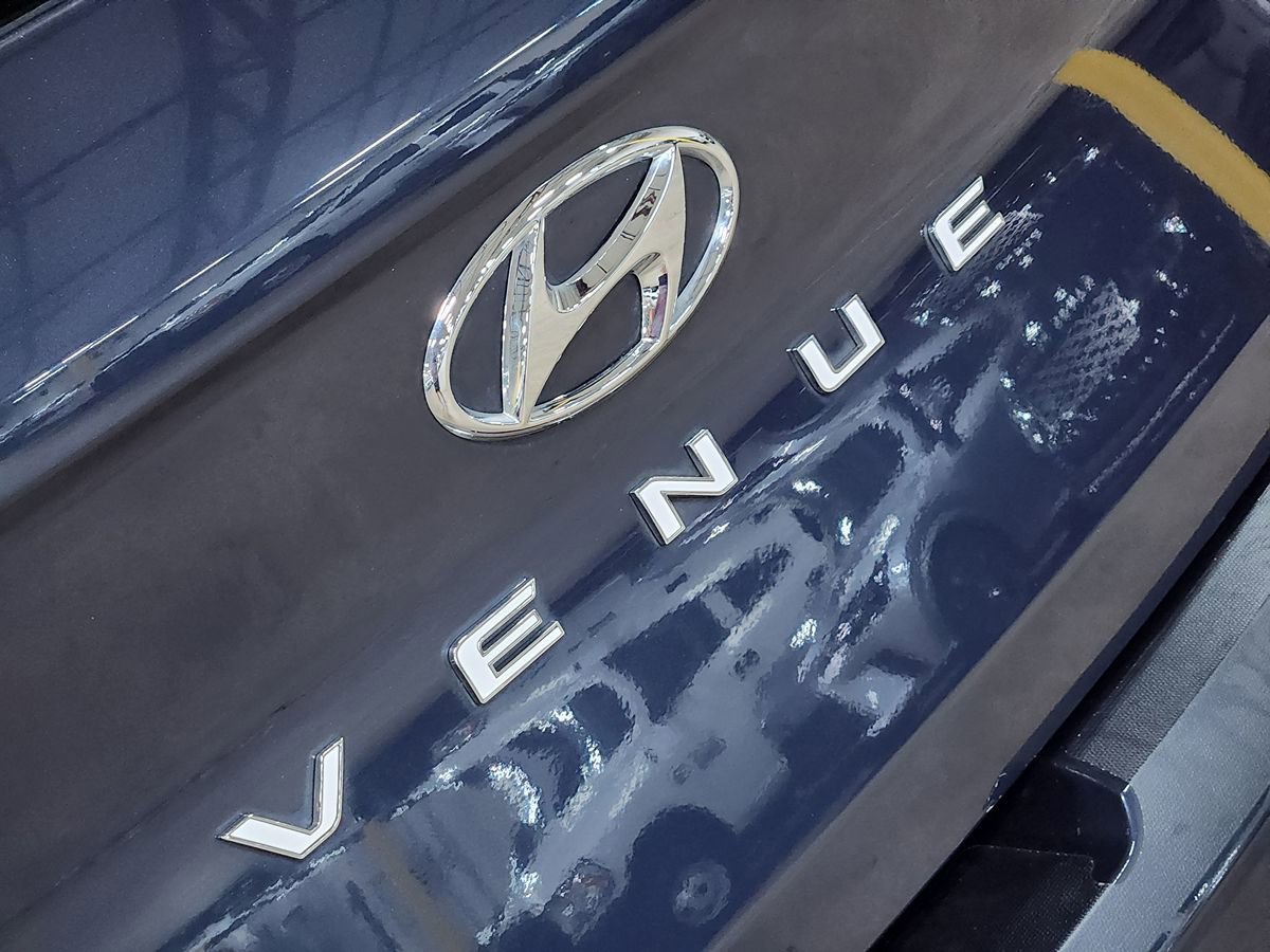 Used 2021 Hyundai Venue FWD image 25