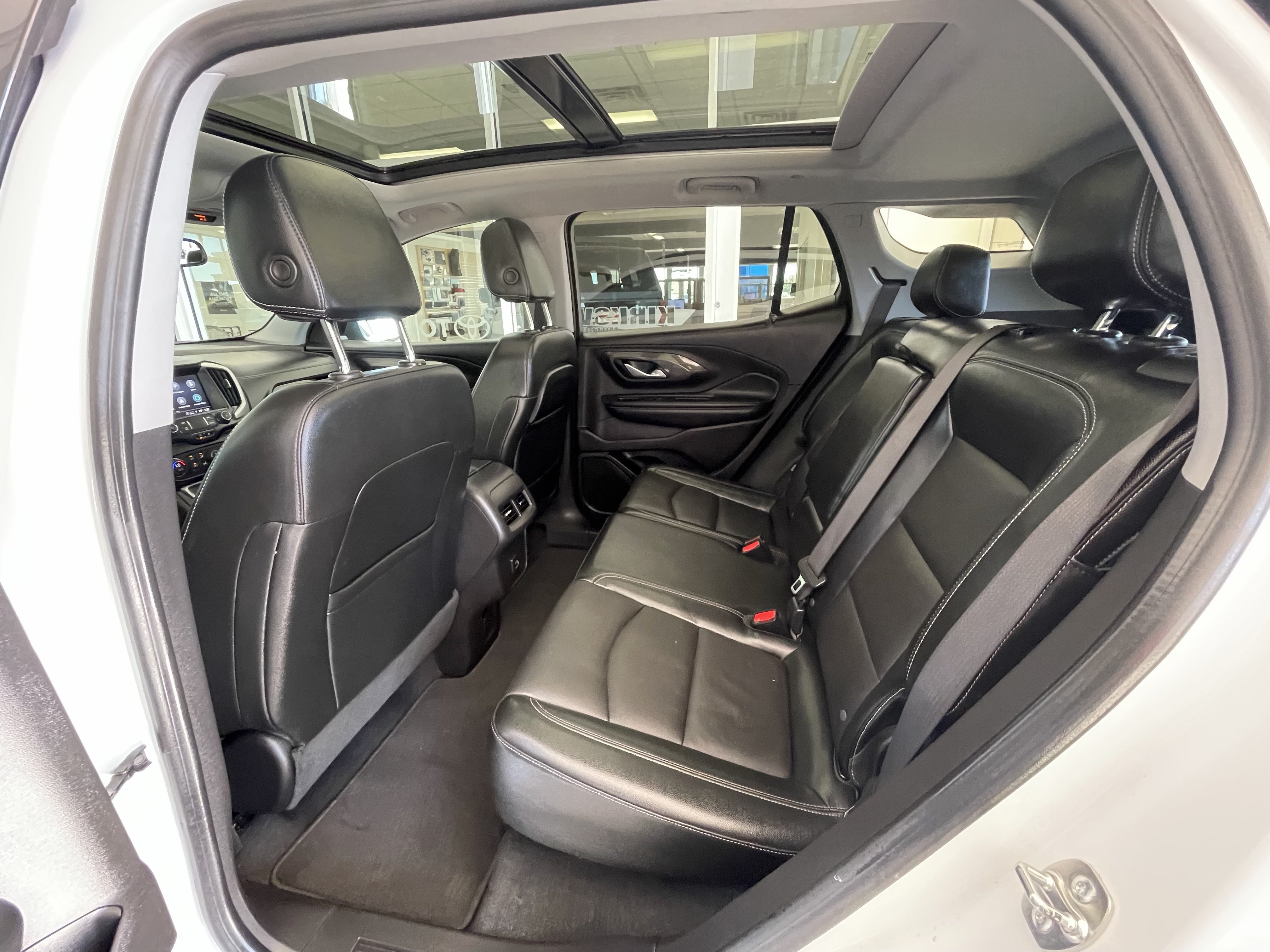 Certified 2024 GMC Terrain SLT w/ Tech Package FWD image 14
