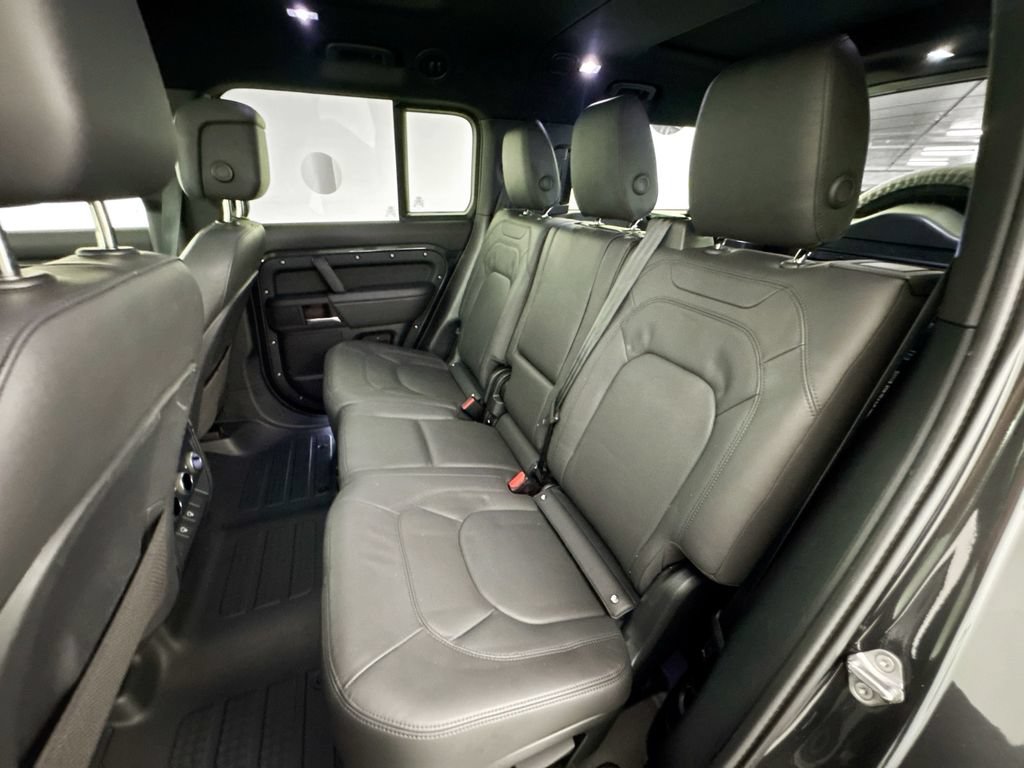 Used 2025 Land Rover Defender 130 X-Dynamic SE AWD/4WD image 25