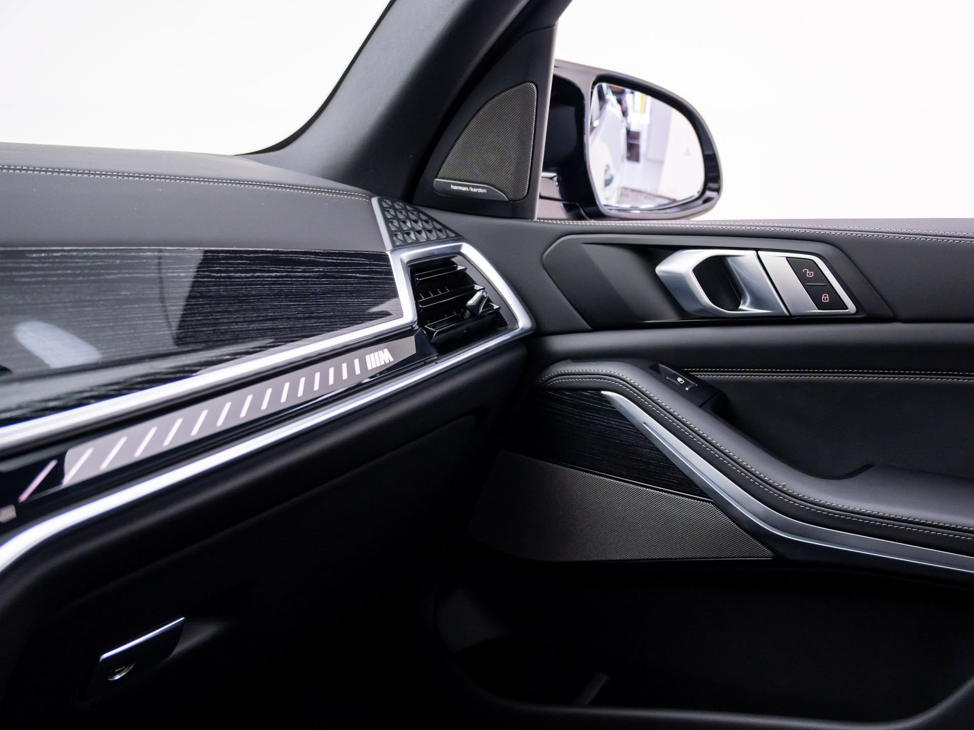 Certified 2026 BMW X5 M60i AWD/4WD image 30