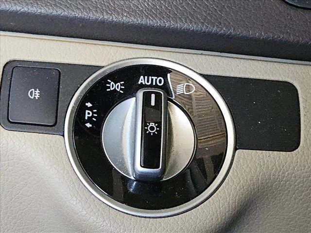Used 2013 Mercedes-Benz C 250 Sedan image 9