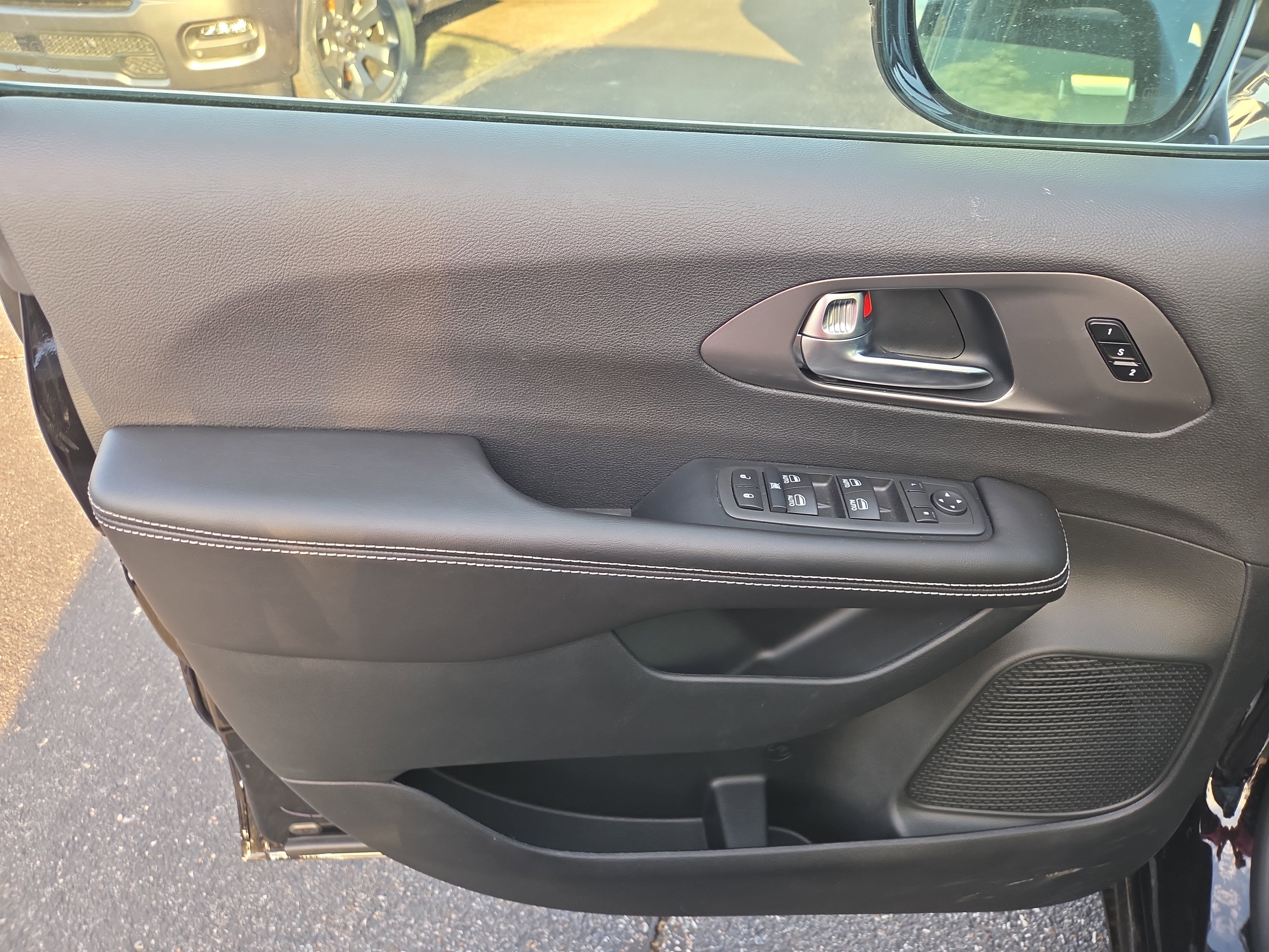New 2026 Chrysler Pacifica Select FWD image 5