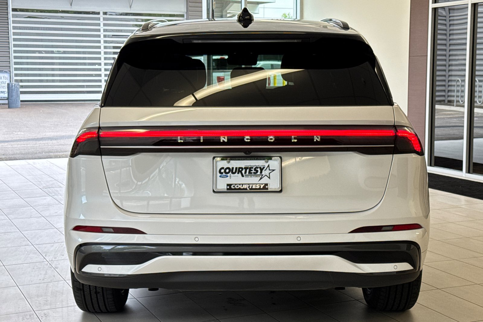 Certified 2024 Lincoln Nautilus Black Label w/ Jet Appearance Package (87T) AWD/4WD image 5