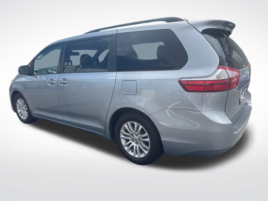 Used 2015 Toyota Sienna XLE FWD image 3
