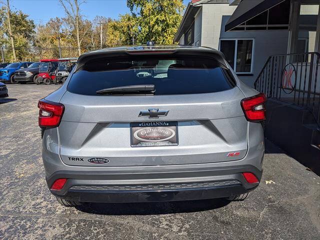 Used 2024 Chevrolet Trax RS FWD image 4