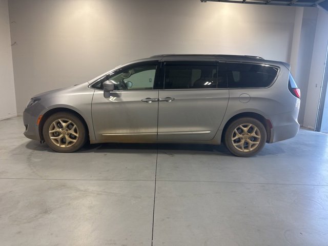Used 2020 Chrysler Pacifica Touring-L Plus w/ Tire & Wheel Group image 10
