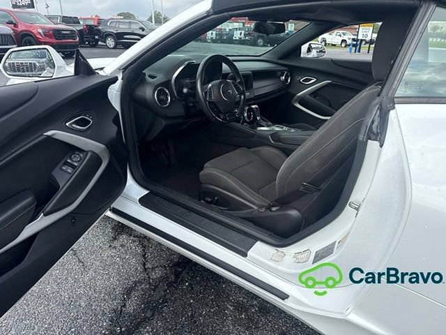 Used 2020 Chevrolet Camaro LT RWD image 9