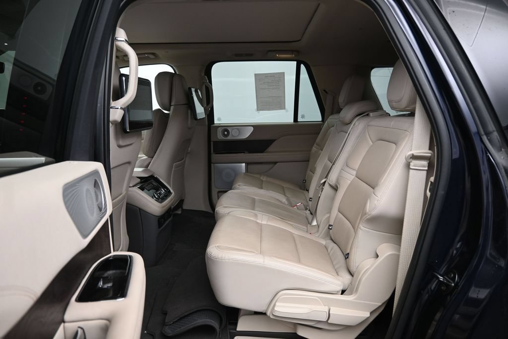 Used 2021 Lincoln Navigator L Reserve w/ Luxury Package AWD/4WD image 19