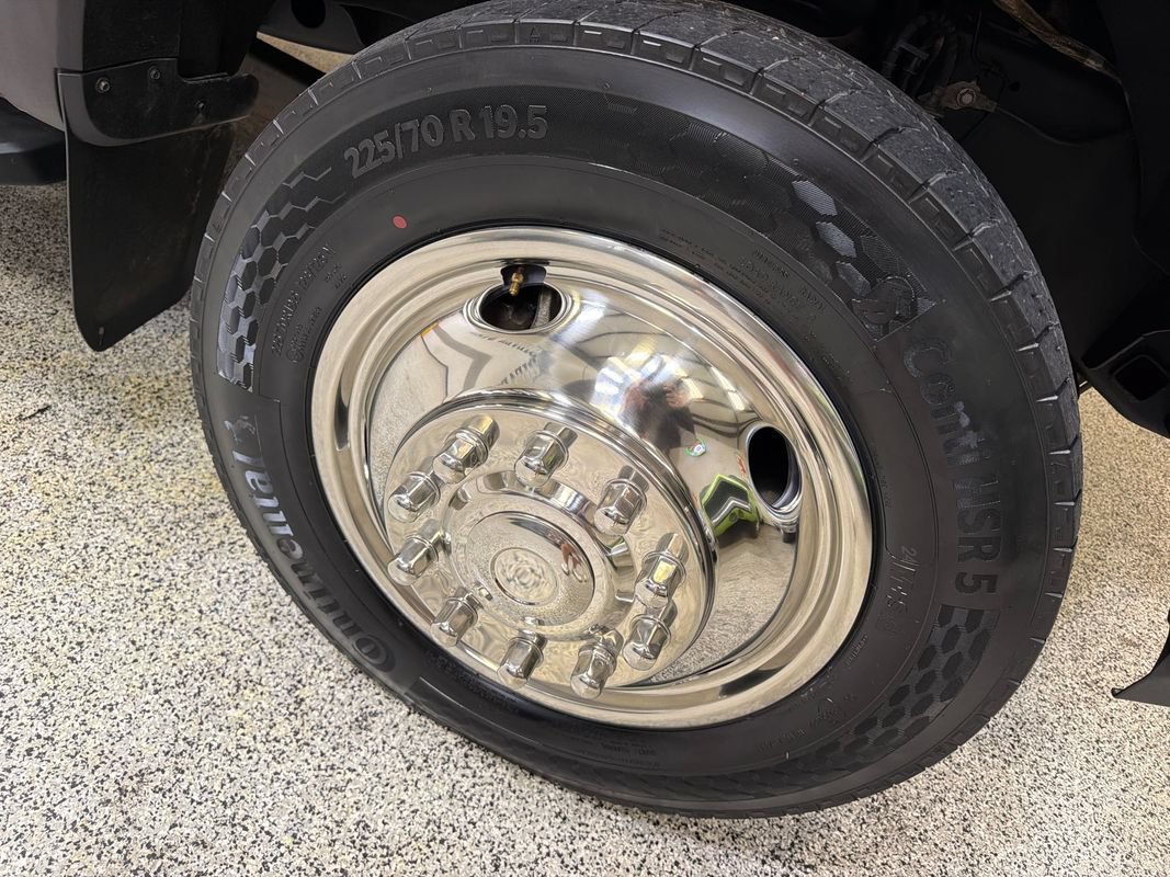 Used 2019 Ford F550 2WD Regular Cab Super Duty image 37