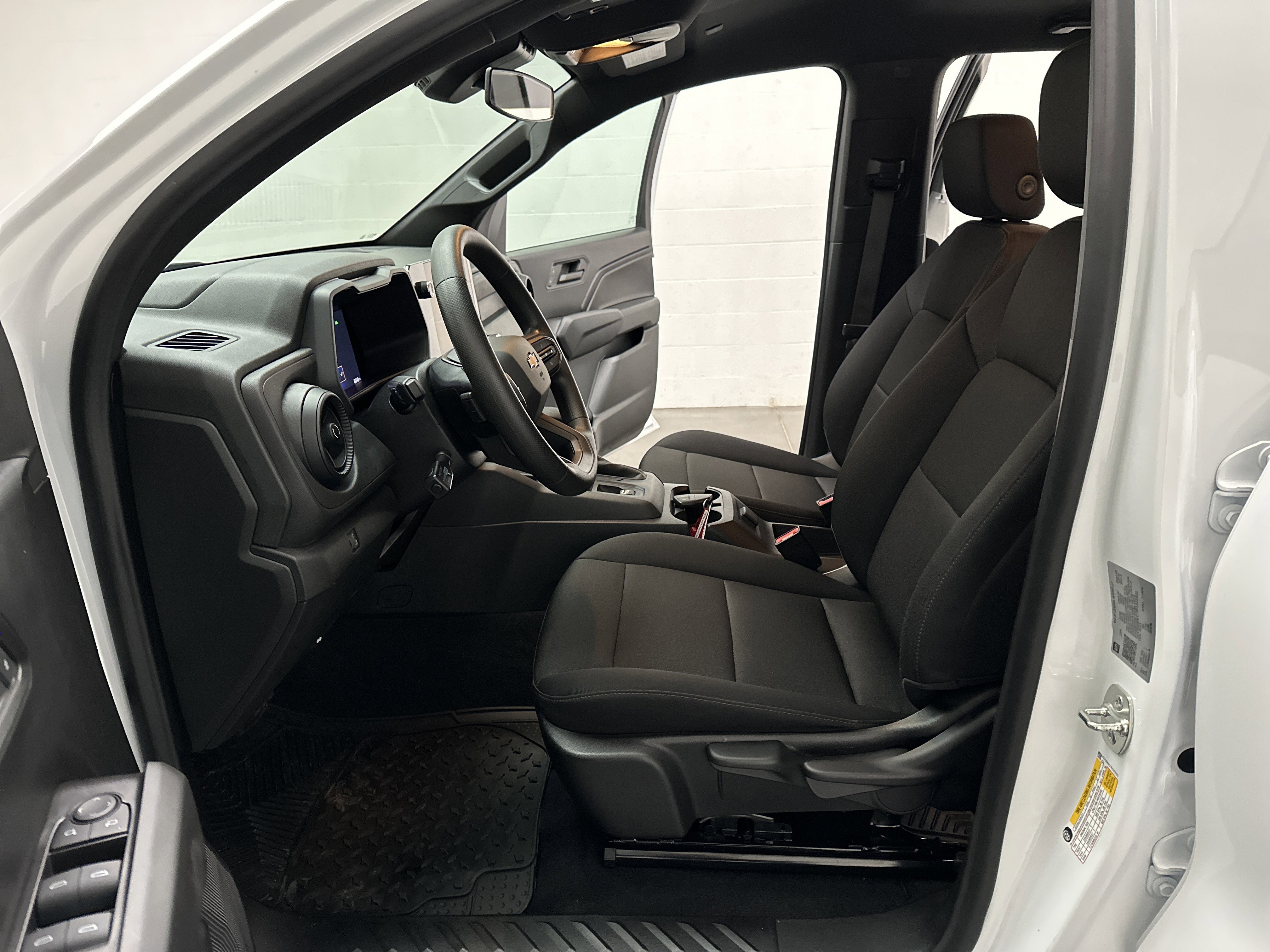 Used 2024 Chevrolet Colorado W/T image 15